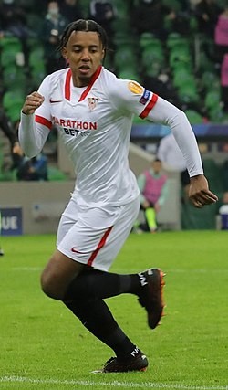 Jules Koundé salue le leadership naturel de Kylian Mbappé, capitaine admiré en équipe de France