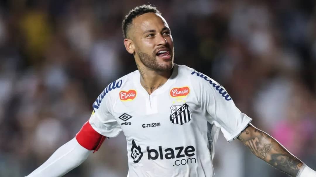 Santos : Neymar signe une soirée héroïque avec un triplé décisif