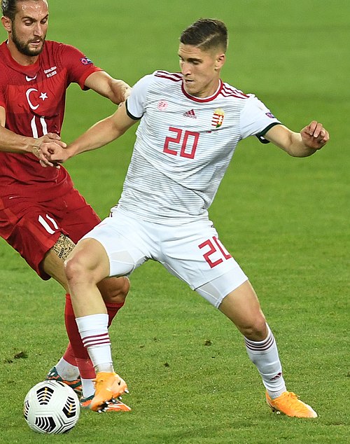 la Turquie s’impose face à la Roumanie et vise la finale des barrages